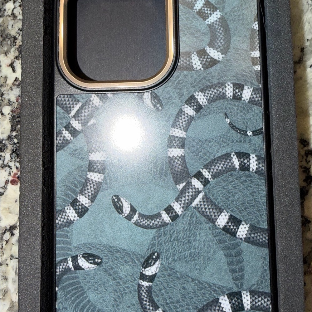 Burga iPhone 15 Pro Max - Burgundy Snake and Cheetah Pattern Phone Case Set - Picture 4 of 5